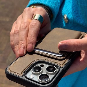 Solidenz MagSafe Wallet Backcover voor iPhone 15 - Bruin - 11